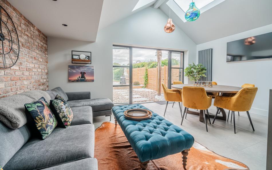 lounge to patio at Fiddlesticks Cottage