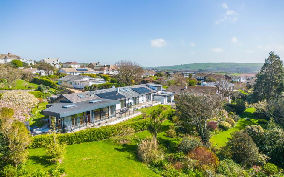Sea Haven House in Thurlestone sleeps 10 with 4 bedrooms