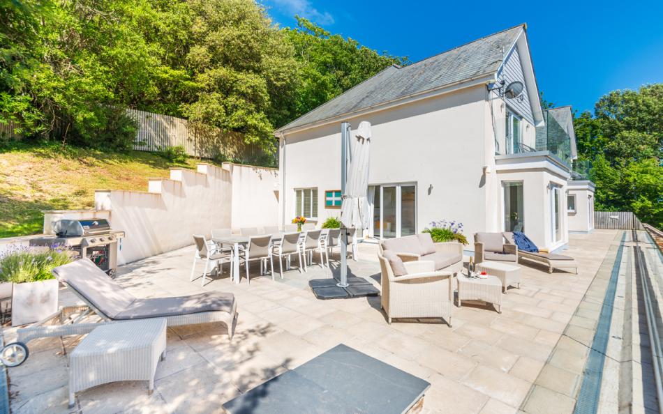 outside patio area at The Sands Salcombe