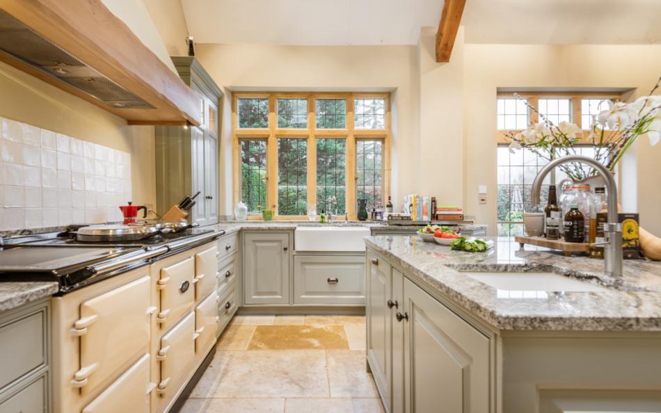 modern kitchen at Brookside Lodge 
