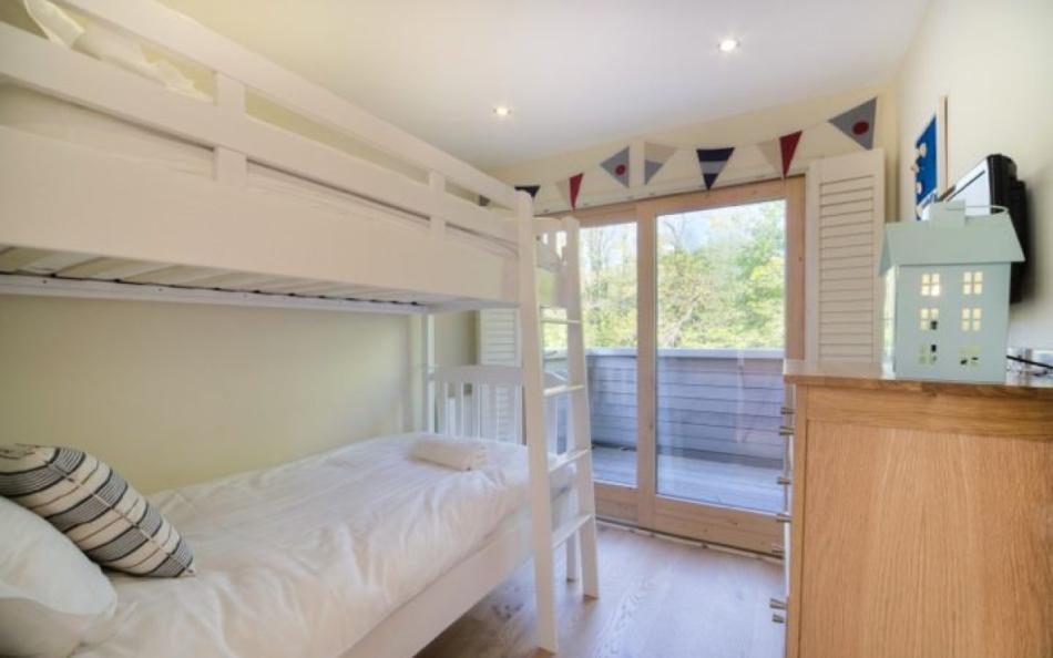 The first floor bunk bedroom at Talland 2
