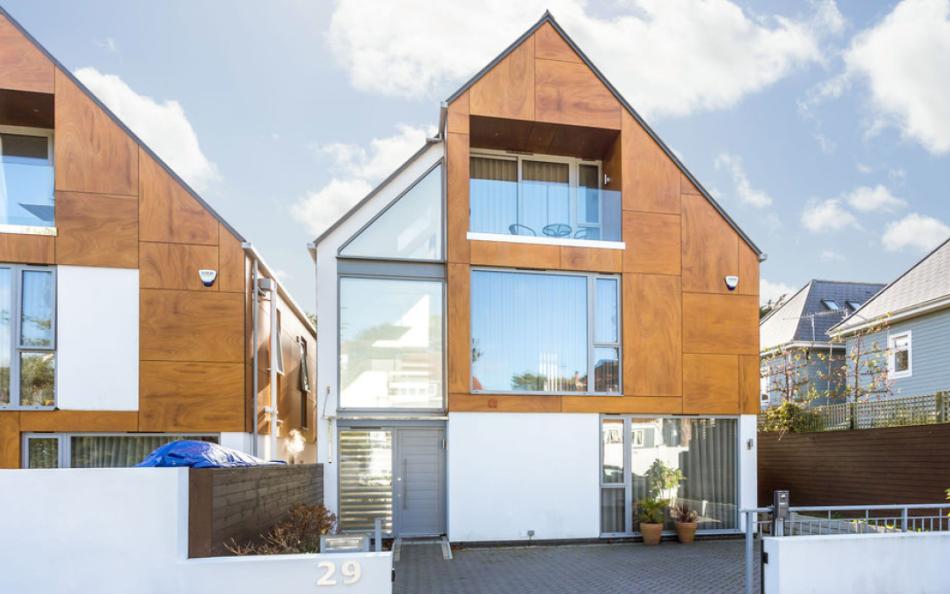 La Mer holiday home in Sandbanks sleeps 8 guests near Poole