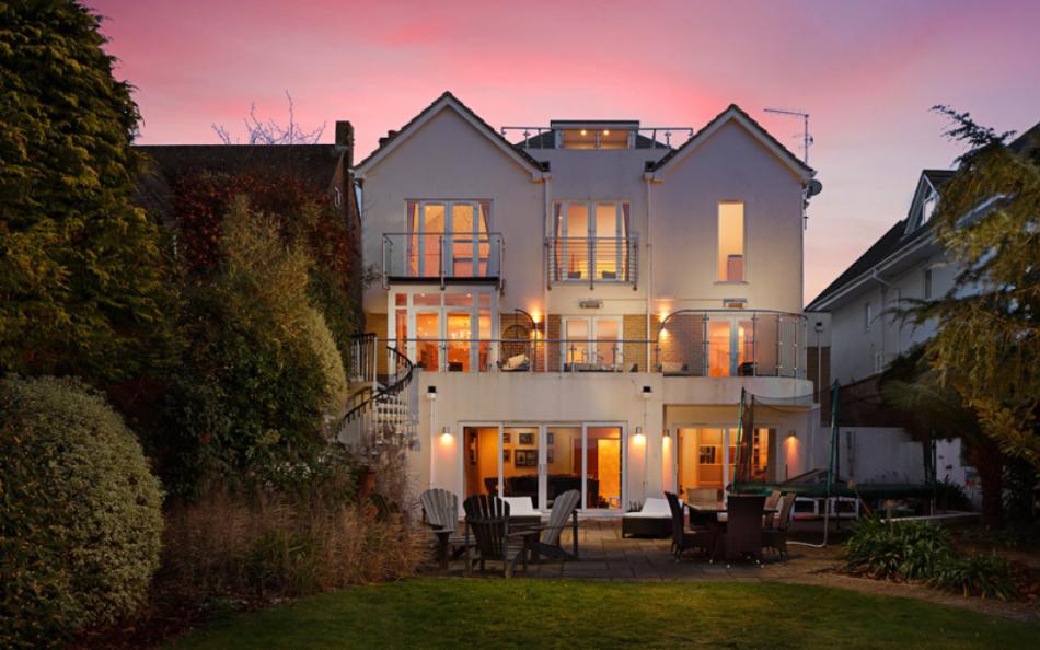 Harbour Lights holiday cottage in Sandbacks, sleeps 10 near Poole