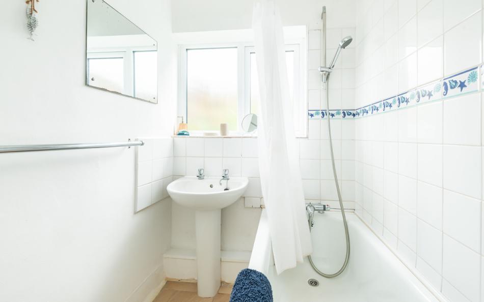 Bathroom at Camac Cottage 