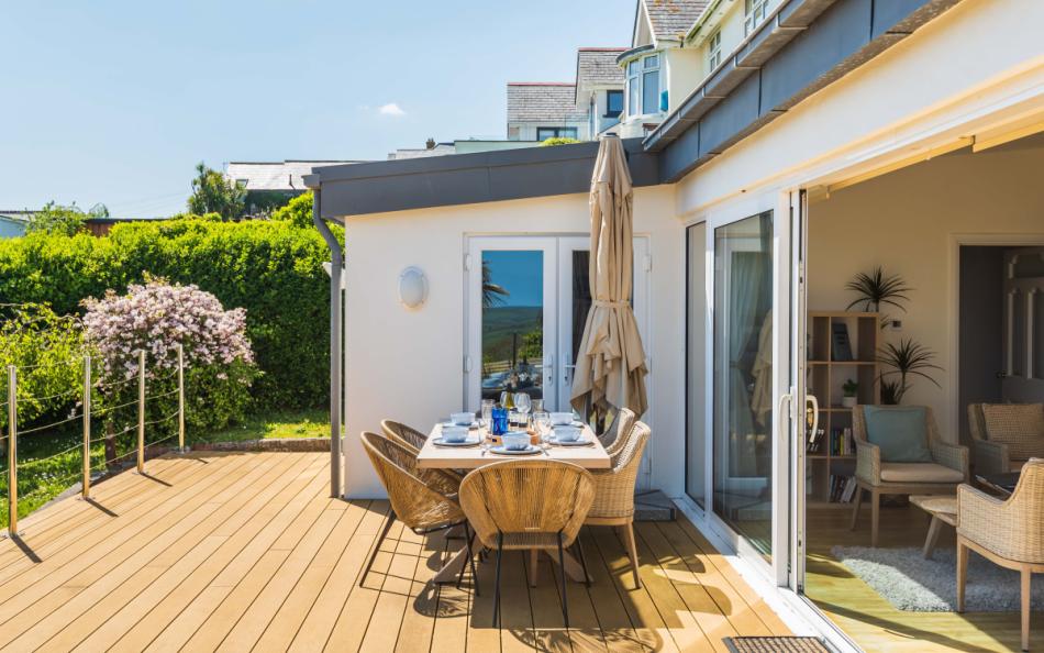 Outdoor dining at Ambleside