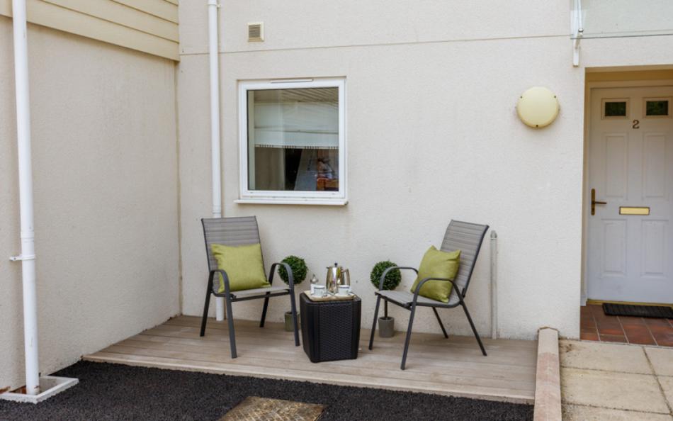 outdoor seating at Seascapes No.2