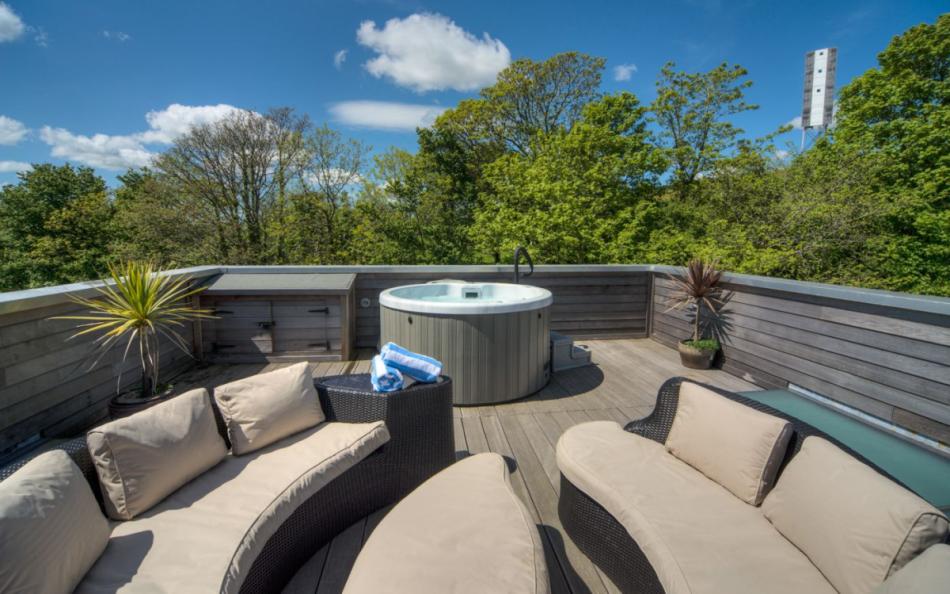 Hot tub balcony at Talland 2
