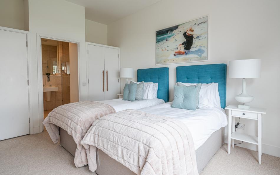 second view of the twin bedroom