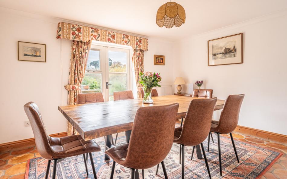 dining table  at Moonfleet Cottage