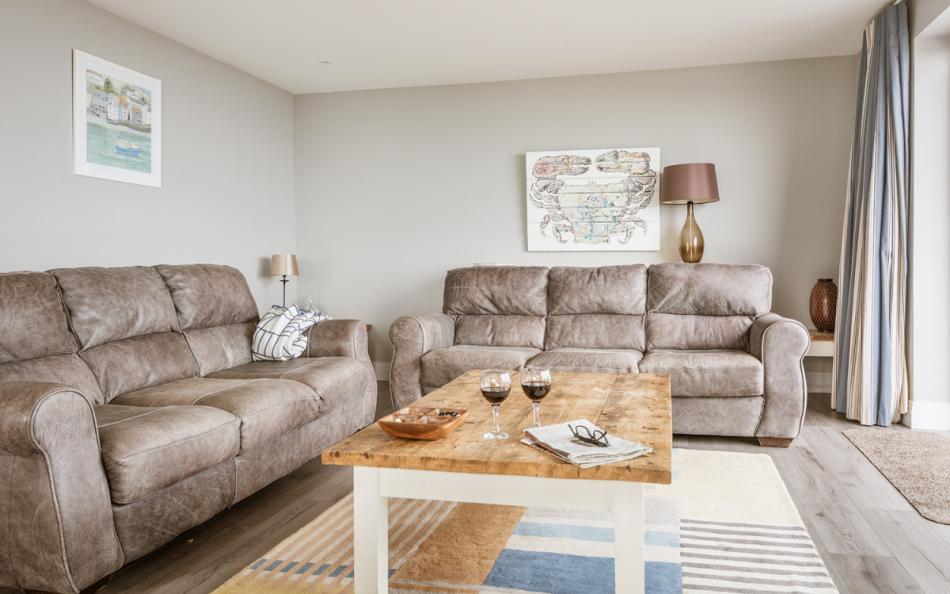 Another look at the lounge with French doors to the balcony