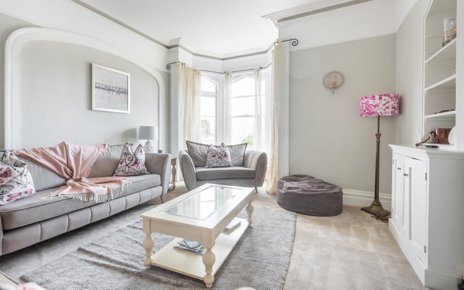 Alternative view of the well-presented living room at Halcyon House