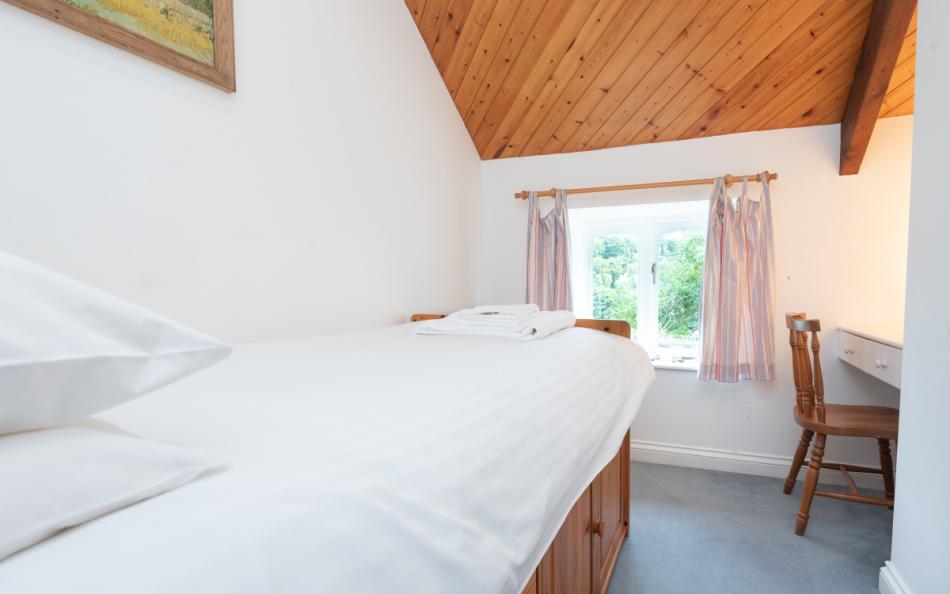 The single bedroom in Apple Tree