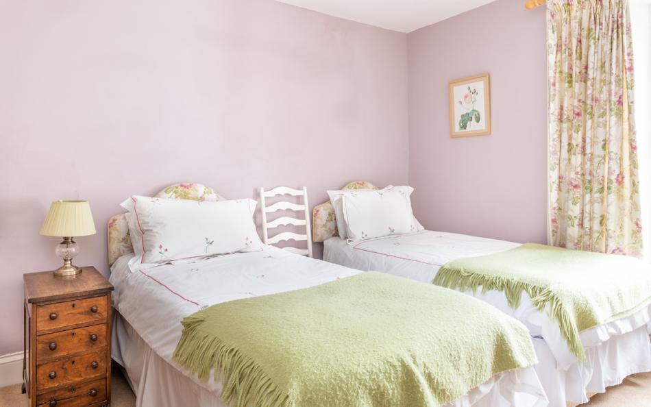 Twin Bedroom at Seasteps