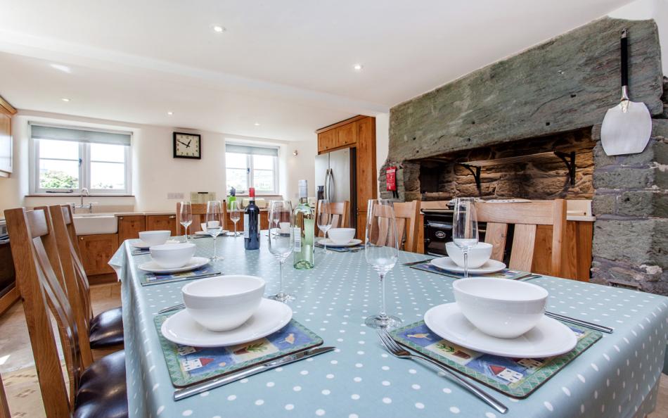 Spacious well equipped kitchen diner, can seat 10 at Locks Farm 