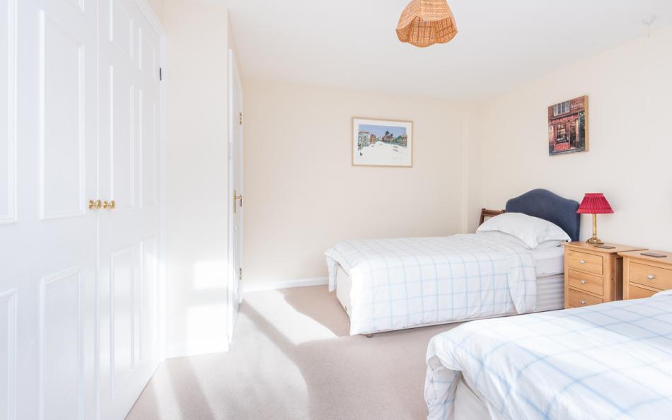 Twin bedroom at Clovelly Cottage
