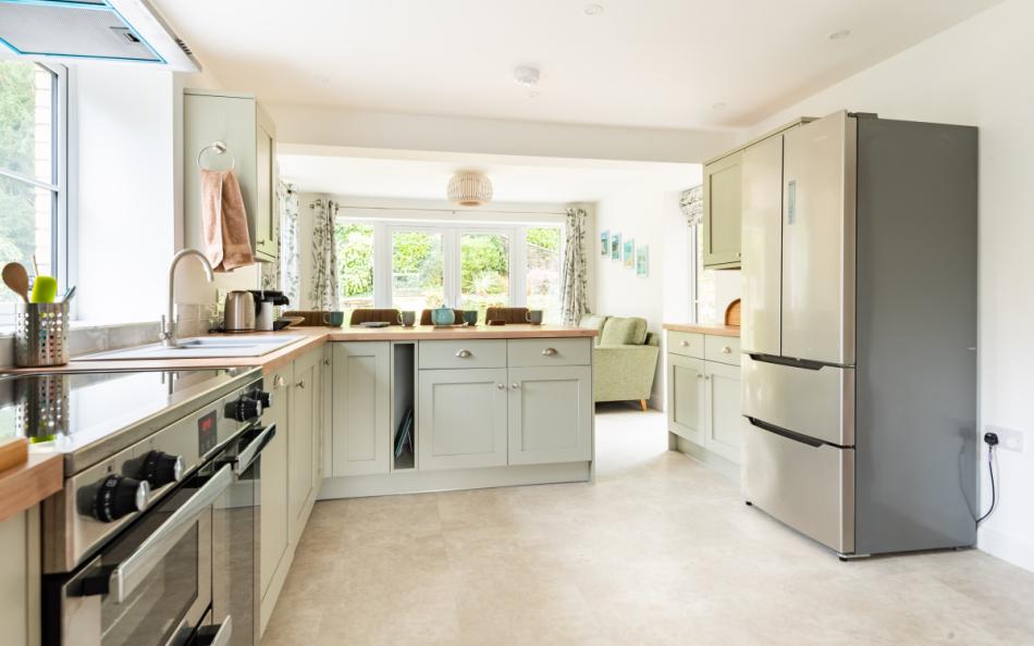 Spacious kitchen at Clanacombe Lodge 