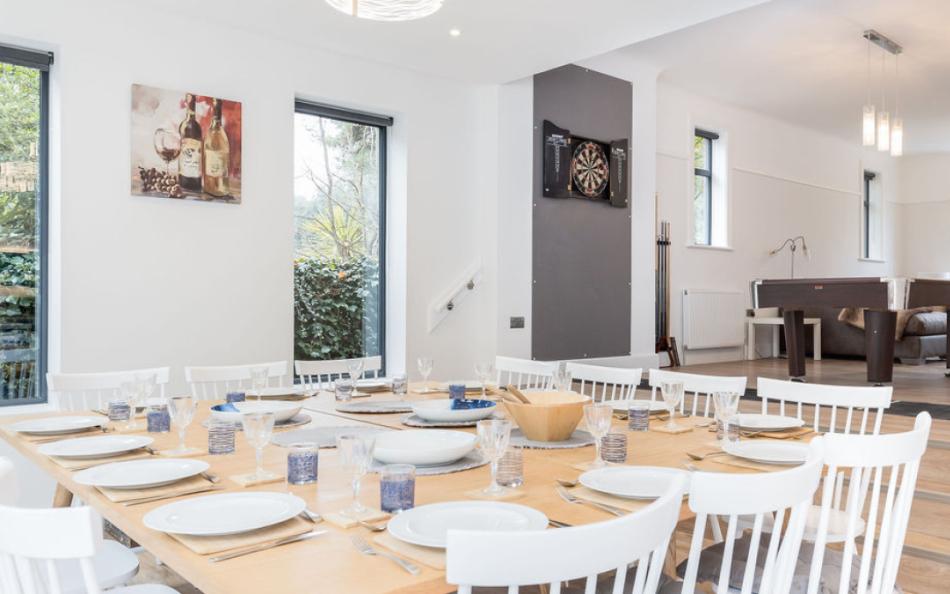 large dining table at 21W sandbanks