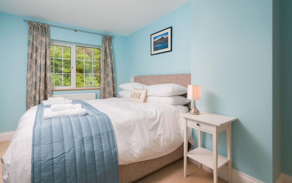 Bedroom 3 - double bedroom with adjacent bathroom at Coombe Park