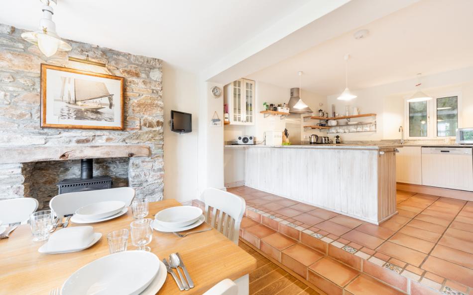 kitchen and dining area at 9 Courtenay Street