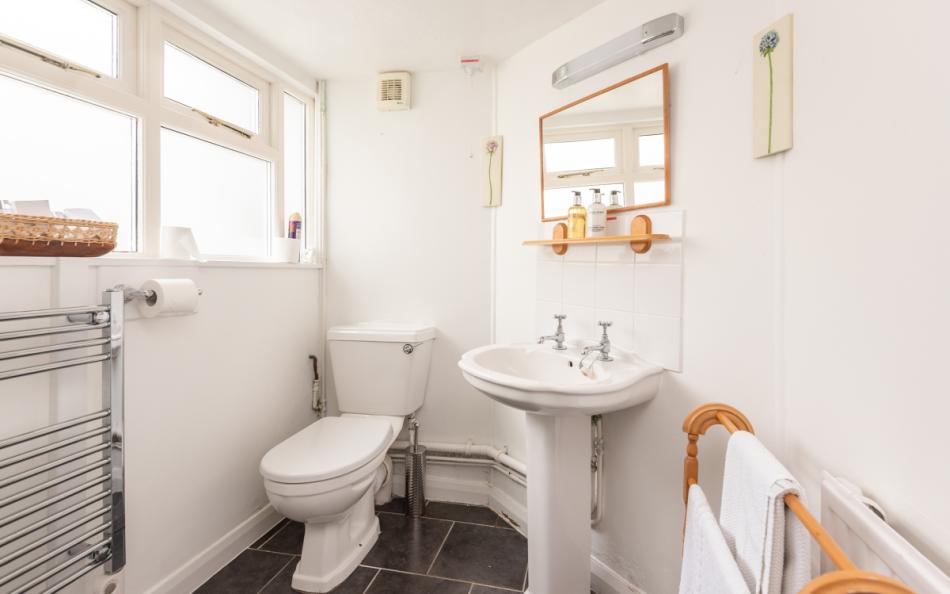 bathroom at Wharfinger 