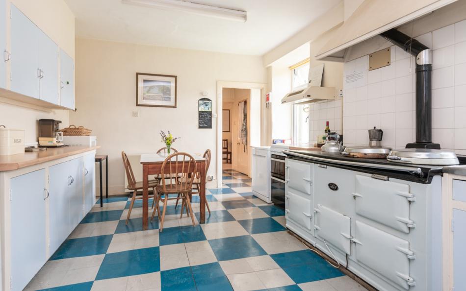 Country kitchen at Holmbush 