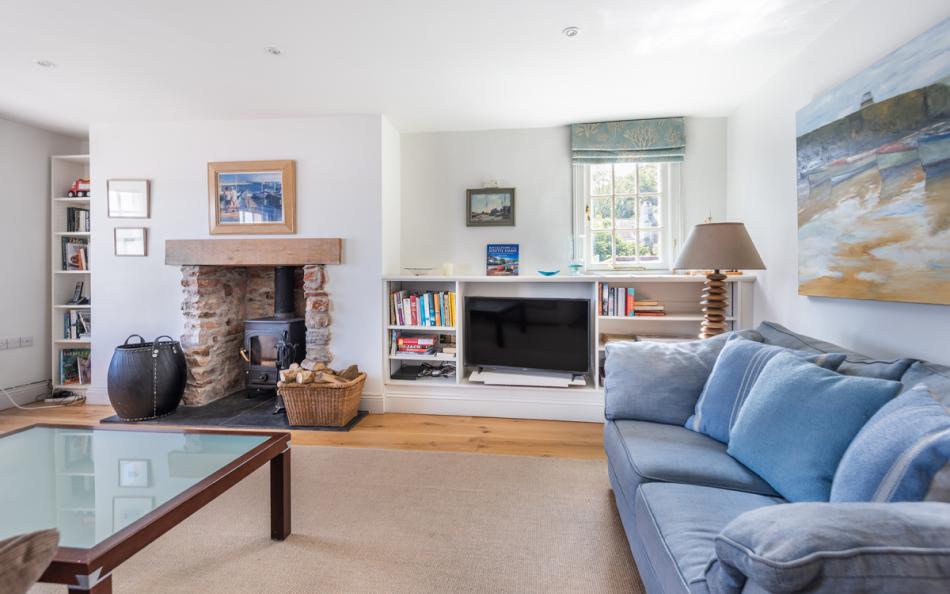 Sitting room with smart TV at Dunedin Cottage