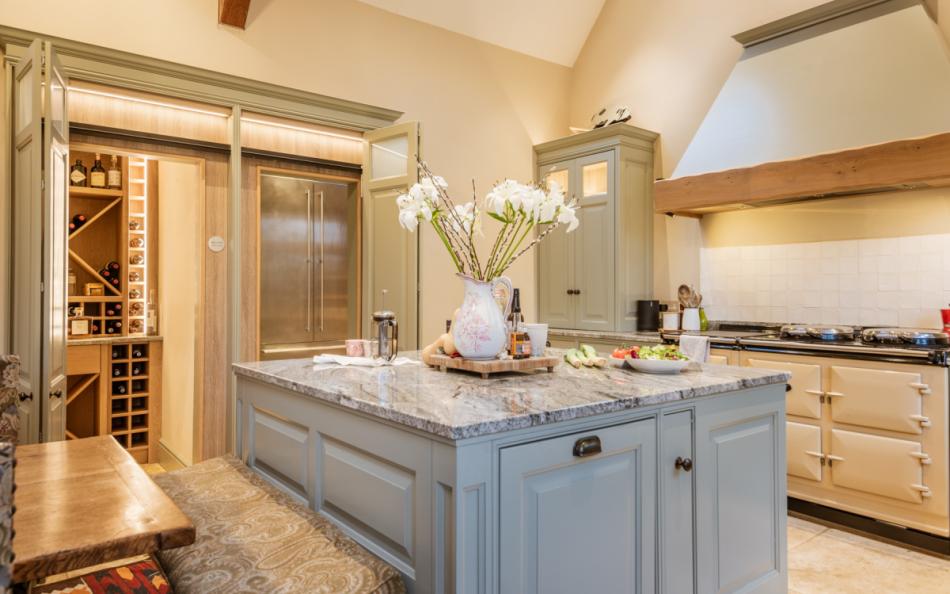 the kitchen island at Brookside Lodge 
