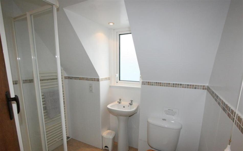 First floor shower room at Roswidden on the cliff