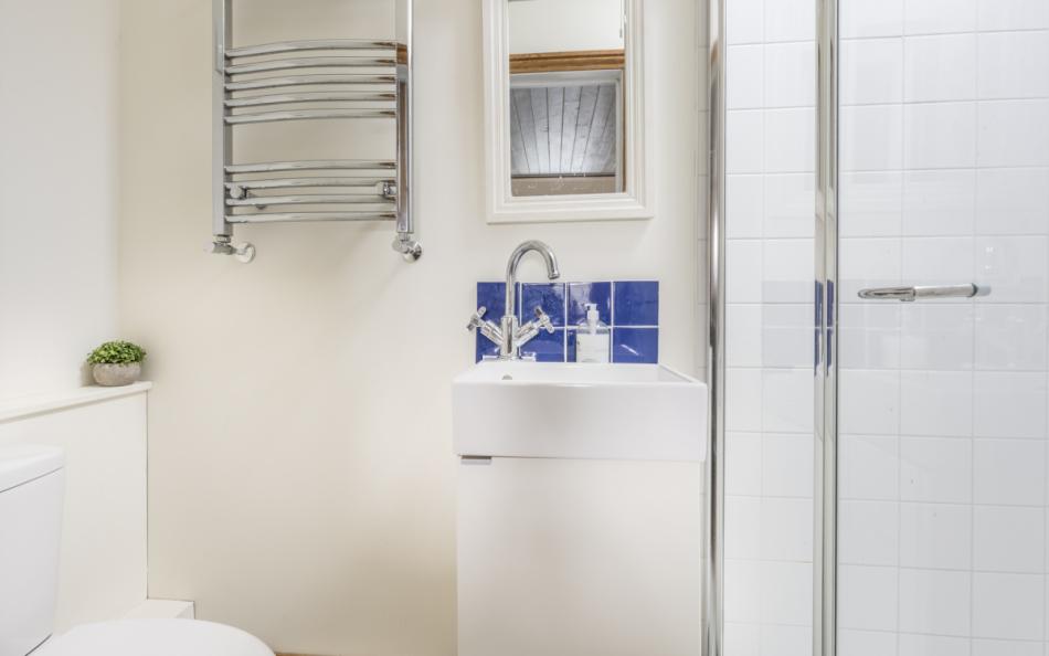 shower room at Heather Cottage
