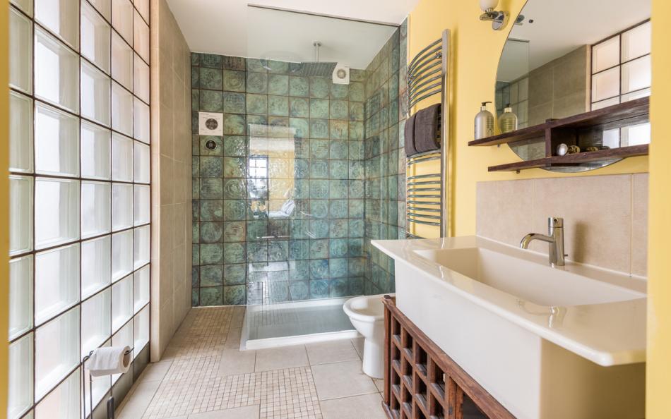 main family bathroom at Bayview