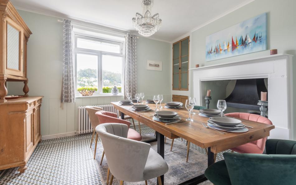Alternative view of the separate dining room at Halcyon House 