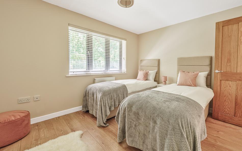 Twin room at Woodland Cottage