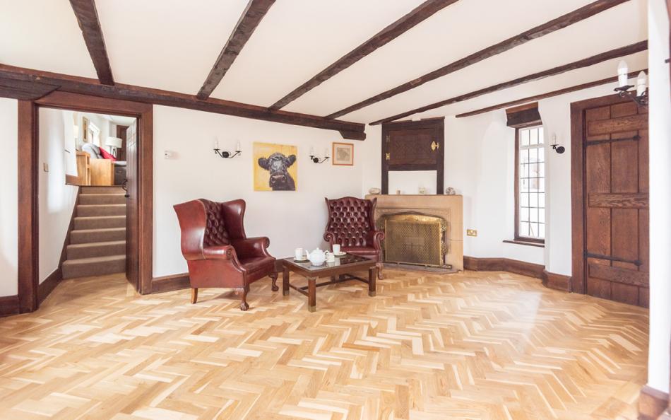 The large and spacious hallway at Home Cottage 