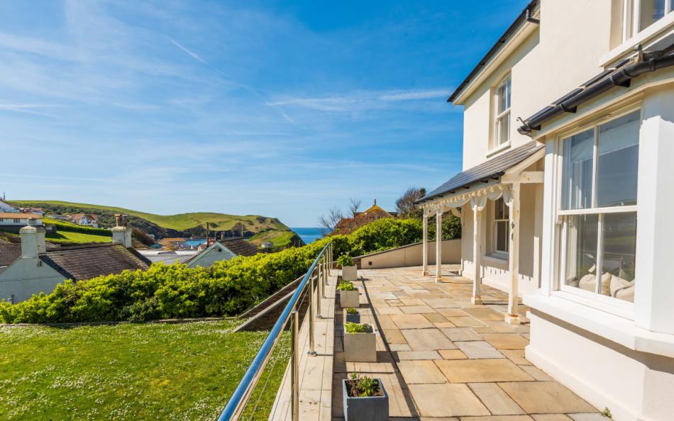 Lovely front terrace 
