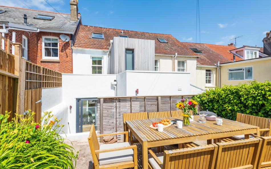 Outdoor dining at Craiglands