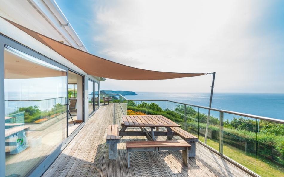 Stunning scenes from this 4 bedroom, dog friendly, clifftop retreat in Devon at Horizons 