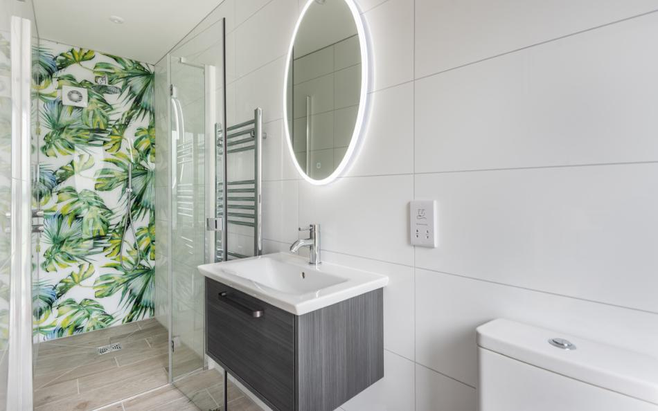 Bedroom 4 ensuite shower room at 6 Rosewalk