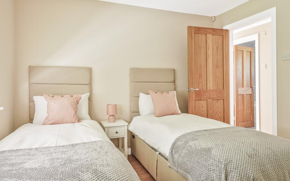 Twin beds at Woodland Cottage
