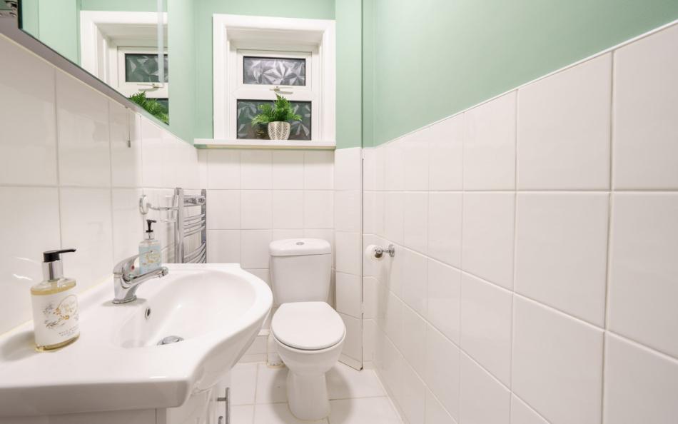 double bedroom en-suite bathroom
