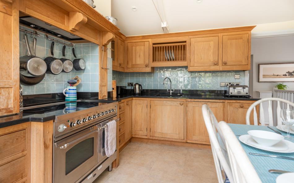 Fitted well-equipped kitchen at Dunedin Cottage 