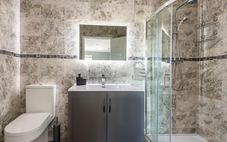 The master en suite shower room at 1 Crestfields
