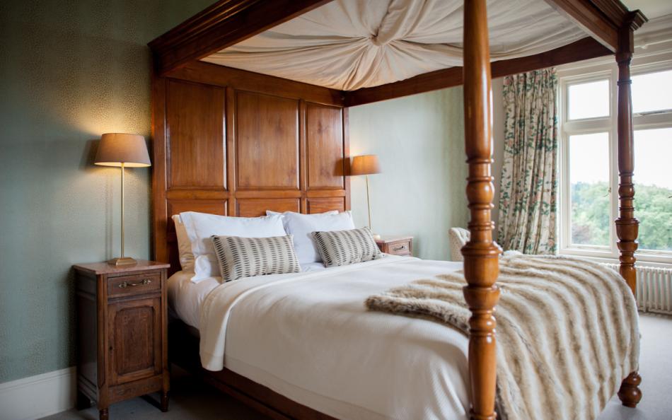 unique four poster bed