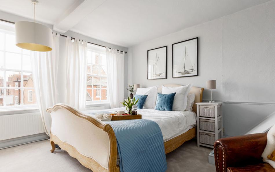 master double bedroom at Saddlers Cottage