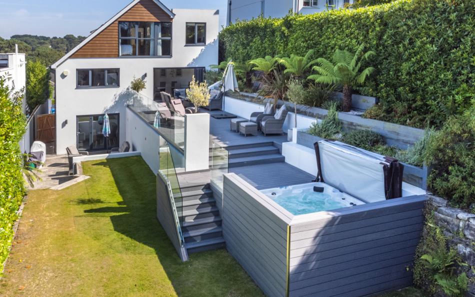 Santorini House in Poole large group holiday house sleeps 10