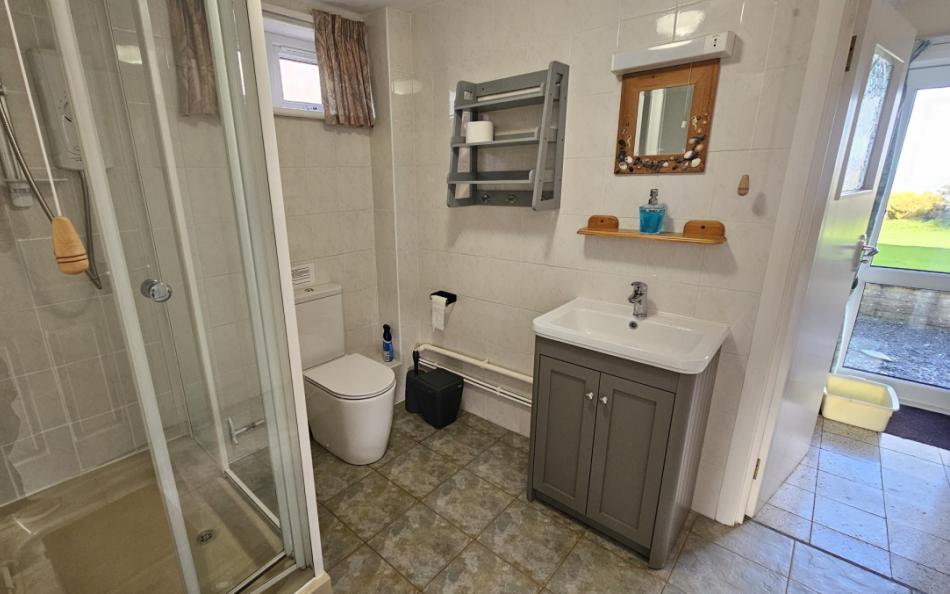 Ensuite at Lower Garrick