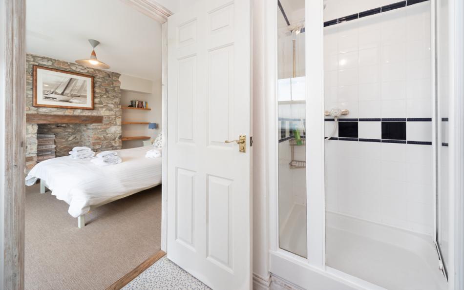 Bedroom 1 en suite shower room at 9 Courtenay Street