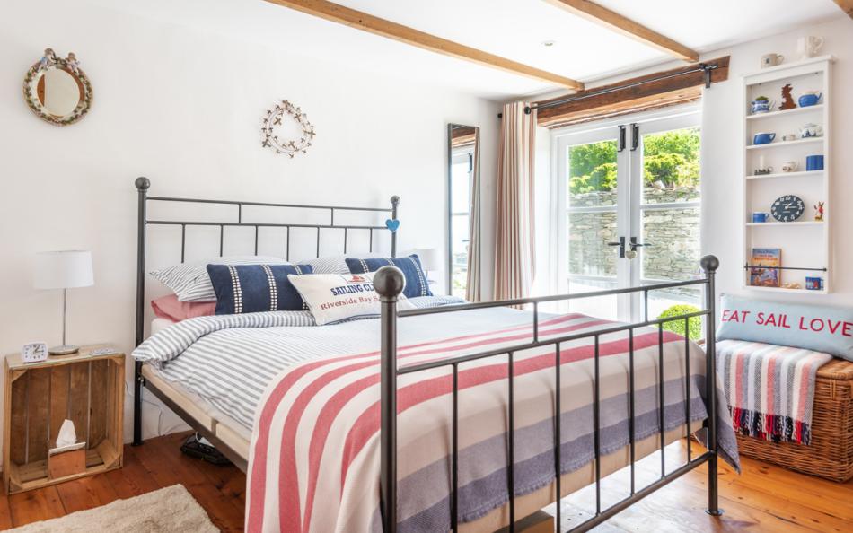 bedroom with double bed at Pleydon Meadow