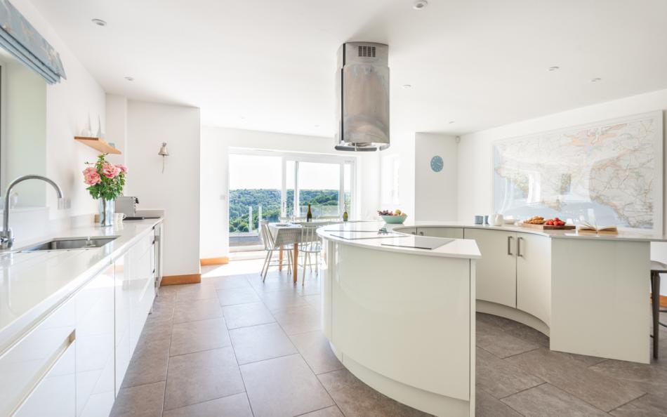 kitchen and table at The Sands Salcombe