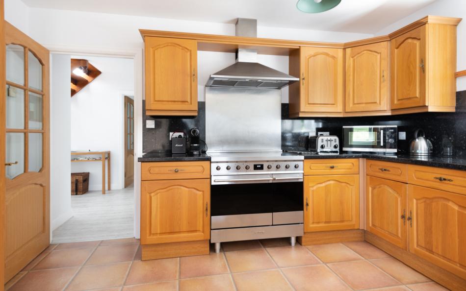kitchen with oven at Wavelet 
