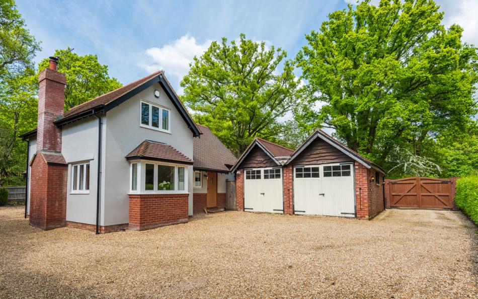 Gorselands holiday cottage in Burley sleeps 8 near Ringwood